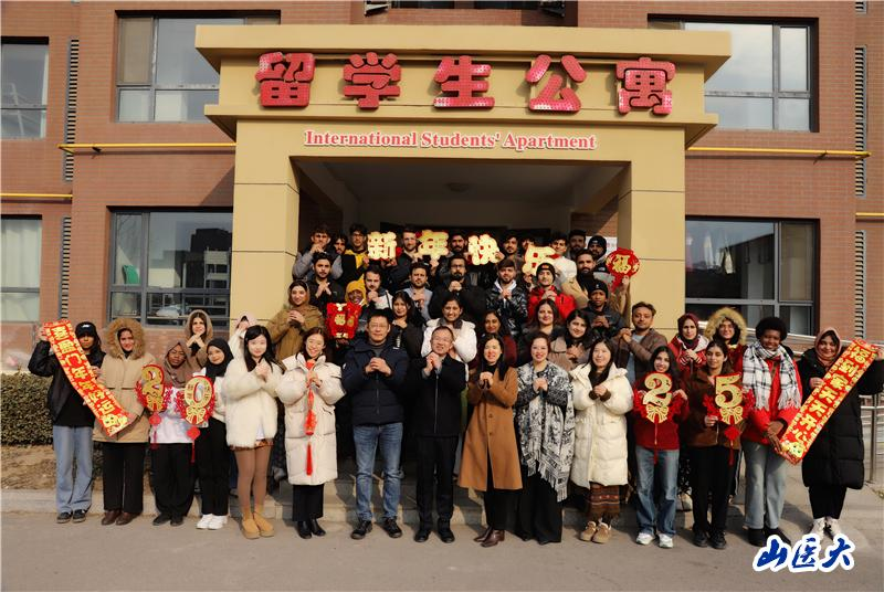 校领导看望慰问留学生