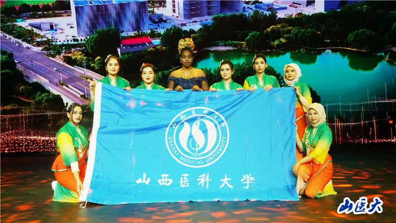 载歌载舞迎新春——万象城留学生首次亮相晋中市春晚